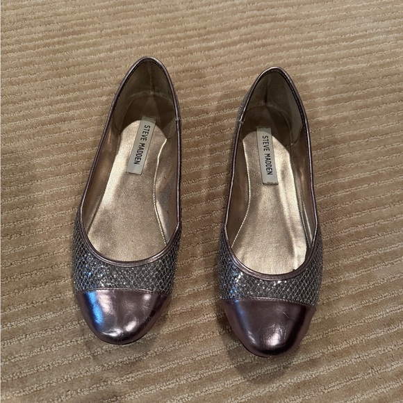 Steve Madden Silver flats Size 8 - Picture 2 of 4